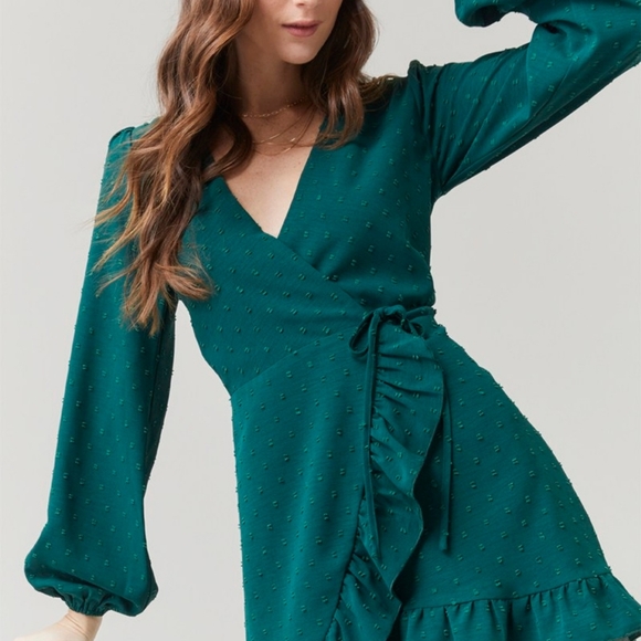 Francesca’s Lydia Clip Dot Wrap Mini Dress Size Medium - Picture 3 of 7